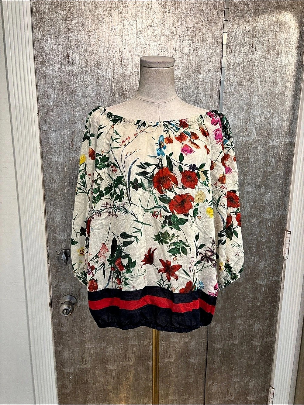 CeCe Floral Blouse in White & Red XL Like New